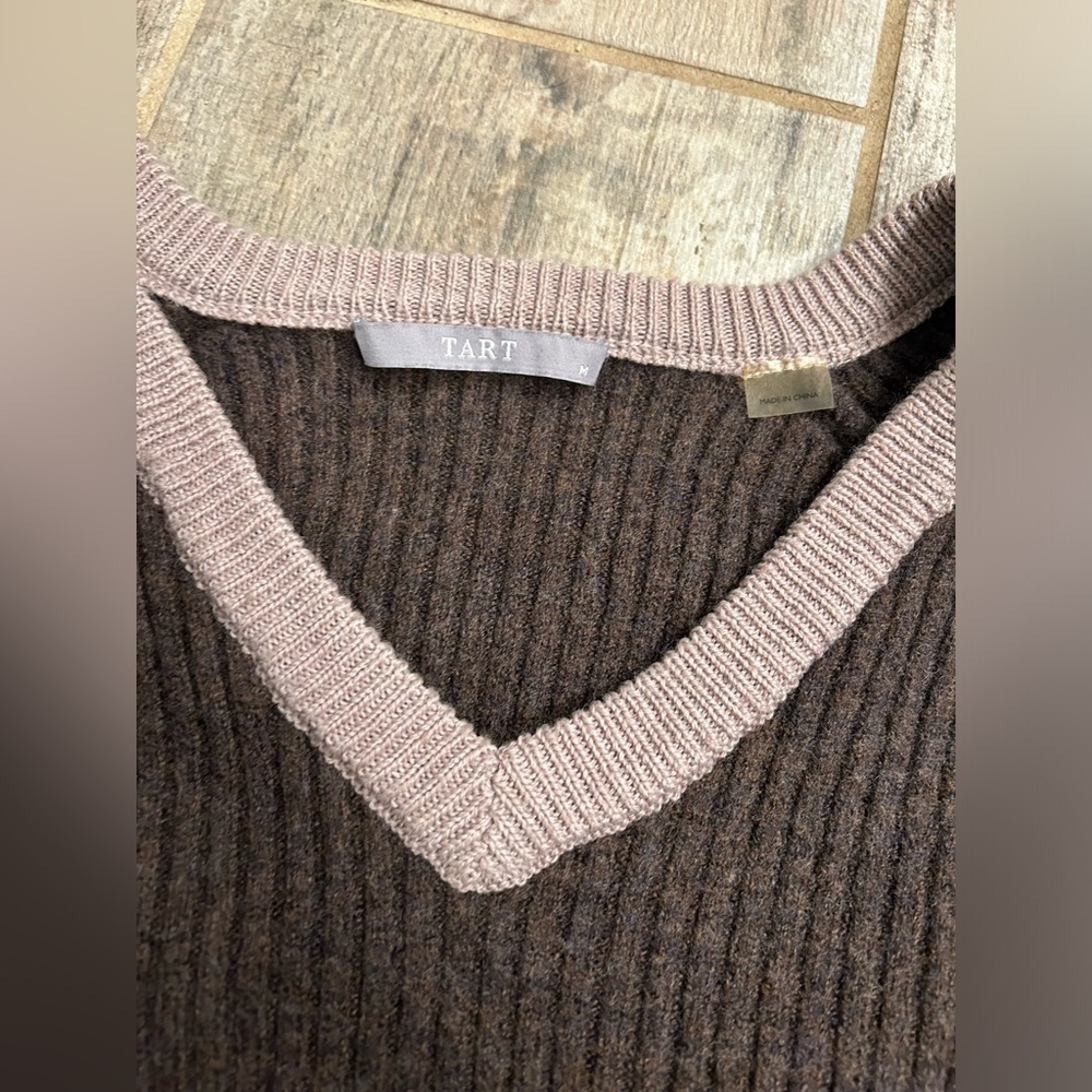 TART 100% Wool V Neck Sweater Women’s Size Medium - Picture 6 of 6